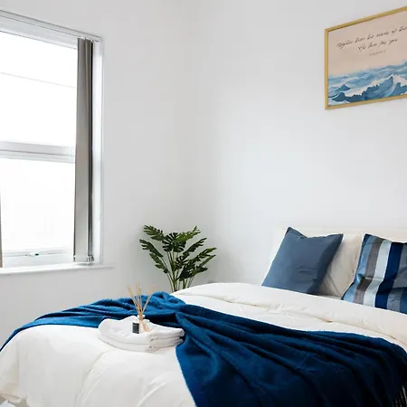 Cozy And Spacious Rest Work And Retreat In * Manchester