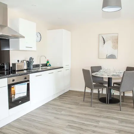 Apartment Spacious 2 Bedroom *