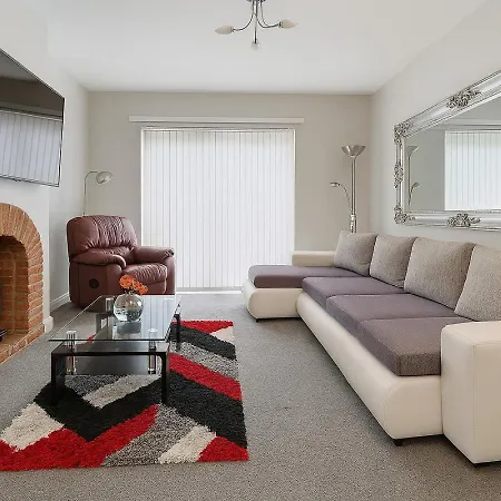 Stunning Home. Free Parking. *