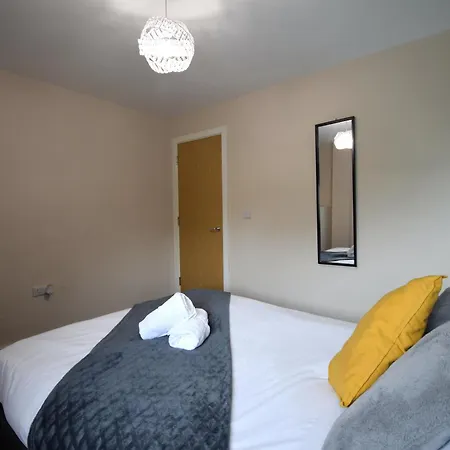 Sandringham Ground Floor Dbl Bed & Parking Apartman *