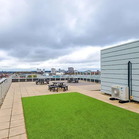 Modern 2 Bed With Balcony By Host A Διαμέρισμα