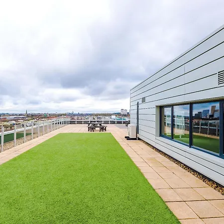 Modern 2 Bed With Balcony By Host A Manchester