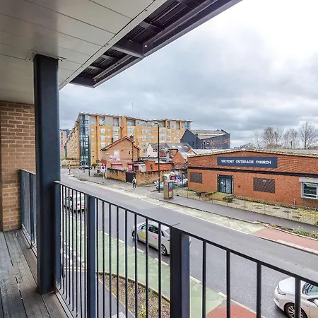 Modern 2 Bed With Balcony By Host A * Μάντσεστερ