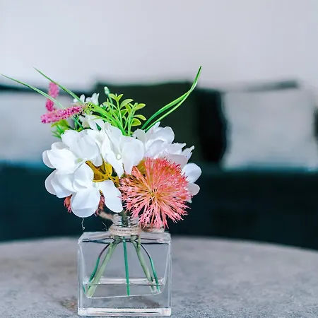 Modern 2 Bed With Balcony By Host A Διαμέρισμα