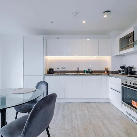 Διαμέρισμα Modern 2 Bed With Balcony By Host A *