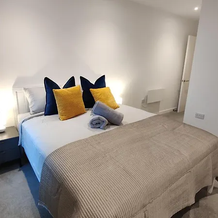 アパート Bee United Man - Work N Relax 500mbps Wifi And Netflix - Penthouse-like & Waterfront Views マンチェスター