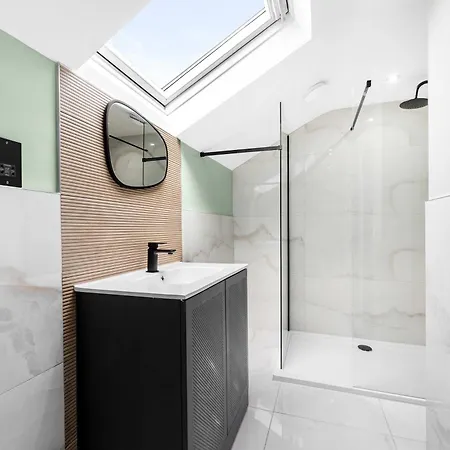 Sleeps 14 The Old Trafford Family Zen By Genesis Living 別荘 マンチェスター