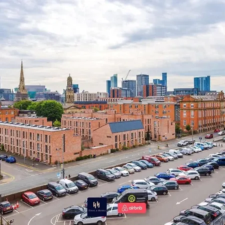 Elegant 1br In Salford, Balcony, Wifi, Kitchen 아파트 *