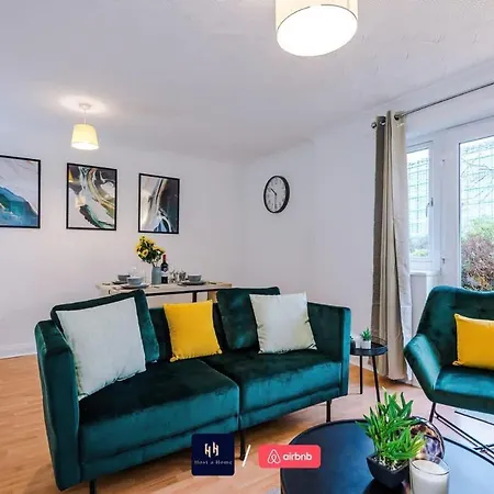 Comfy 1br In Salford, Kitchen, Wifi And Parking Διαμέρισμα