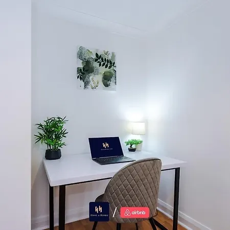 Comfy 1br In Salford, Kitchen, Wifi And Parking Διαμέρισμα