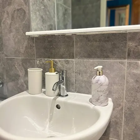 Modern Next To Ao Arena - Parking - Local Attractions Apartament