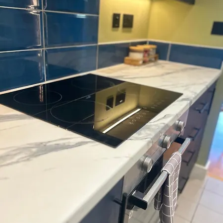 Spacious - Parking - Next To Ao Arena - Local Attraction & Transport Links Appartement