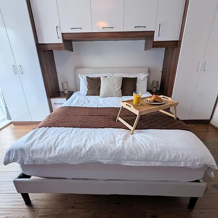 Modern Townhouse Near Coop Live Etihad Manchester