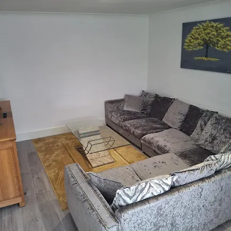 Cosy 2-bed House In بيت للعطل مانشستر