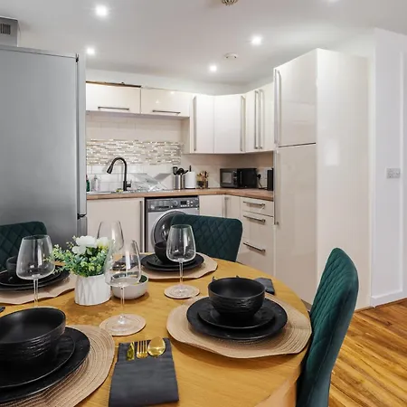 2 Bedroom Flat Near Old Trafford 公寓