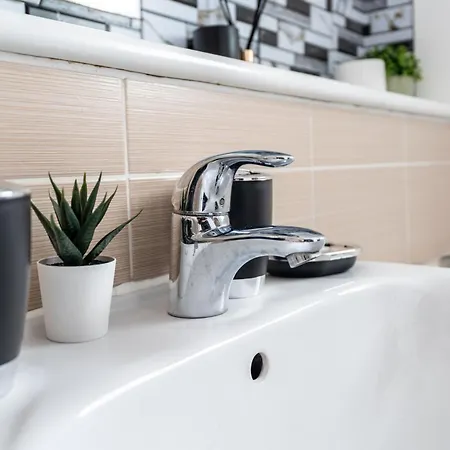 2 Bedroom Flat Near Old Trafford 公寓