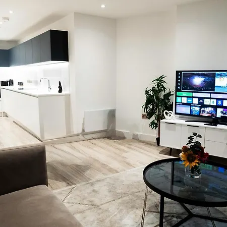 Modern 2 Bed Penthouse With Stunning Views In Center アパート *