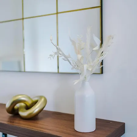 Large Salford -free Parking Apartament