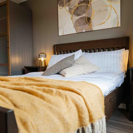 Дом отдыха S Veranda - Near Lidl & Bus -4 Bed 6 Sleep Манчестер