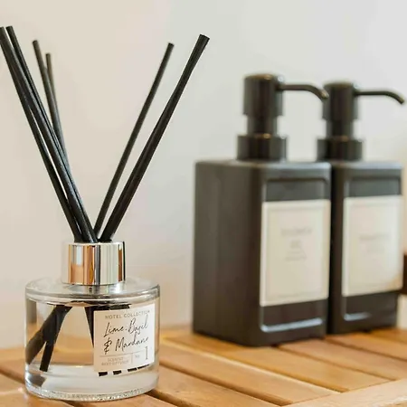 S Veranda - Near Lidl & Bus -4 Bed 6 Sleep * Манчестер