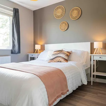 S Veranda - Near Lidl & Bus -4 Bed 6 Sleep Дом отдыха