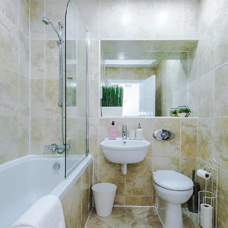 Cosy 2br In Center - With Wifi, Kitchen & Parking Appartamento *