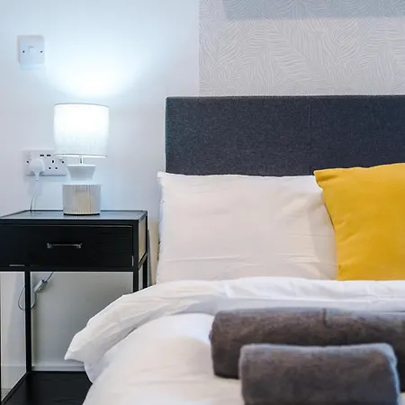 شقة Duplex In Salford, 2br&2ba, Full Kitchen *