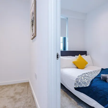 Duplex In Salford, 2br&2ba, Full Kitchen