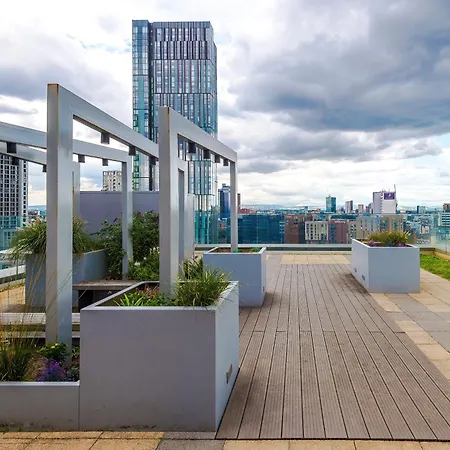 Duplex In Salford, 2br&2ba, Full Kitchen شقة مانشستر