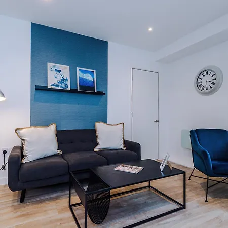 شقة Duplex In Salford, 2br&2ba, Full Kitchen *