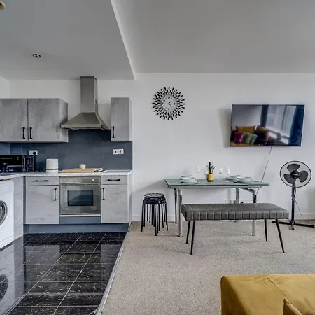 Opulent Skyline Apartament *
