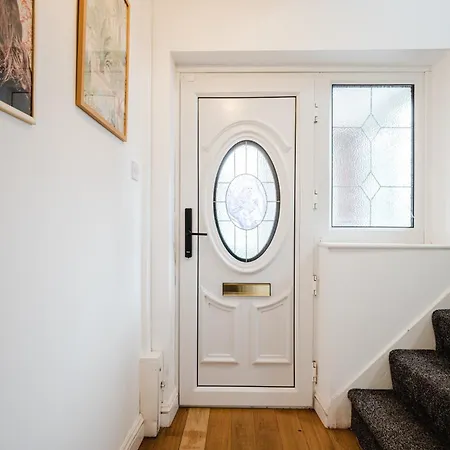 Heaton House - Parkside Charm And Comfort Apartment