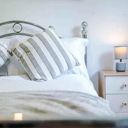 Spacious 3bed In Stretford, Sleeps 6, Parking Prázdninový dům