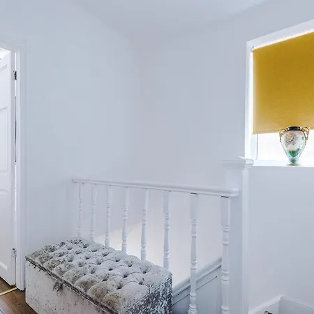 Сasa de vacaciones Spacious 3bed In Stretford, Sleeps 6, Parking *