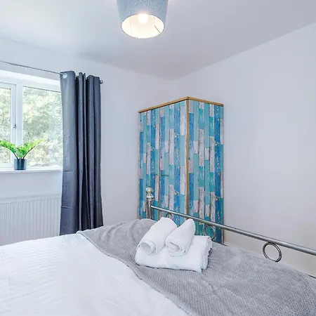 Spacious 3bed In Stretford, Sleeps 6, Parking Сasa de vacaciones Mánchester