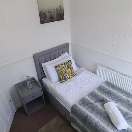 Starlet Single * Manchester