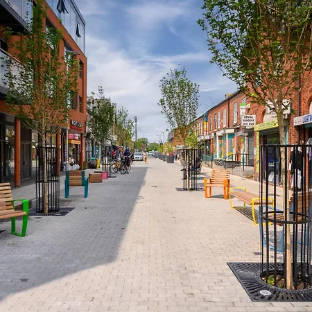 New Listing - Wilmslow Road Haven Sleeps 4 - Perfect For Short & Long * Manchester