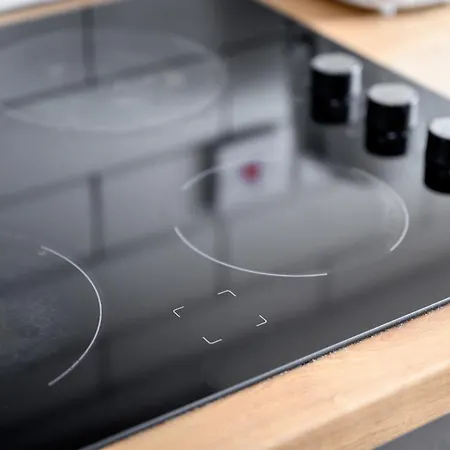 New Listing - Wilmslow Road Haven Sleeps 4 - Perfect For Short & Long Apartment Manchester