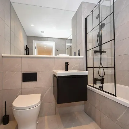 Daire Modern 2 Bed Flat In W Balcony Manchester