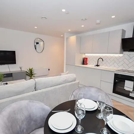 Modern 2 Bed Flat In W Balcony Daire