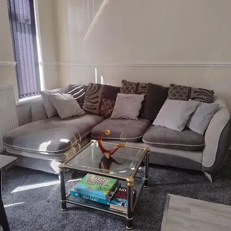 2 Beds Suburb Nestled Nook شقة مانشستر