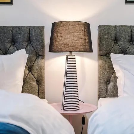 Big Mcr 5-bedroom Contractor House Sleeps 8 With Parking By Purestay Casa de Férias Manchester