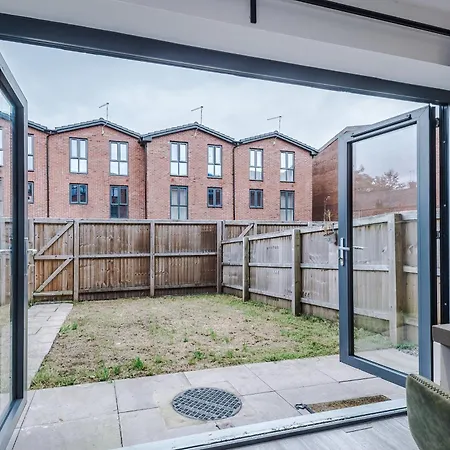 Casa de Férias Big Mcr 5-bedroom Contractor House Sleeps 8 With Parking By Purestay Manchester