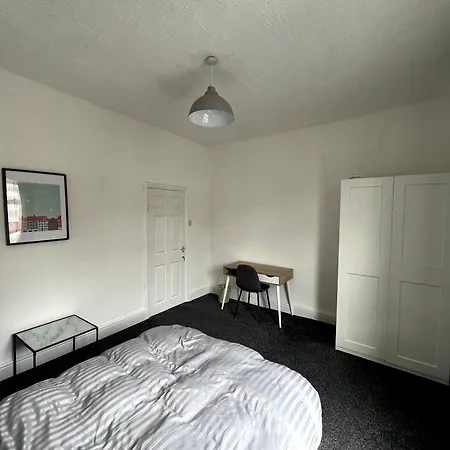 Huge Modern To In Salford Samson Plab Manchester