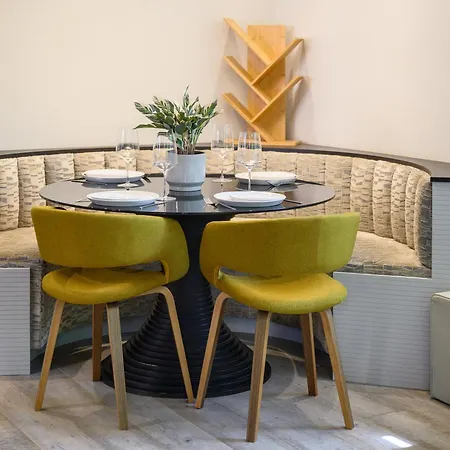 West Didsbury Retreat L Cinema L Sleeps 8 *