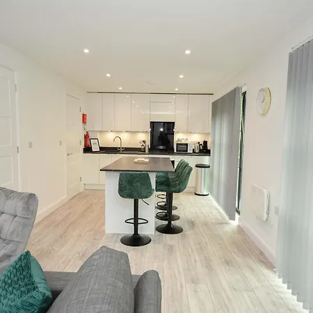 Fabulous 3 Bed Near Etihad Lägenhet