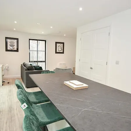 Fabulous 3 Bed Near Etihad Lägenhet *