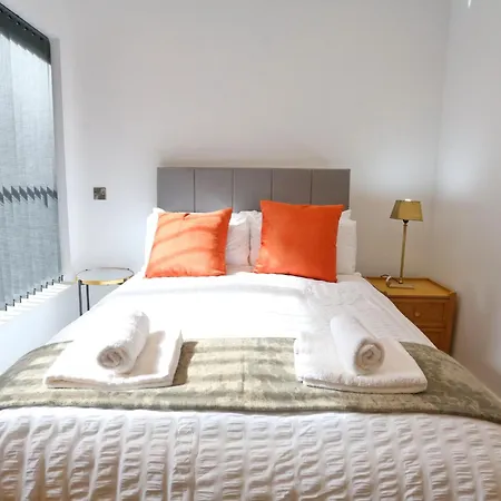 Pass The Keys Mill Conversion Flat Mins From Bars Shops *