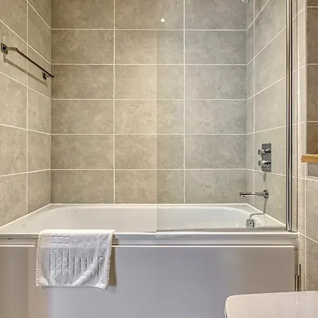 Beautiful Luxury By Media & Man Utd - Pass The Keys Manchester