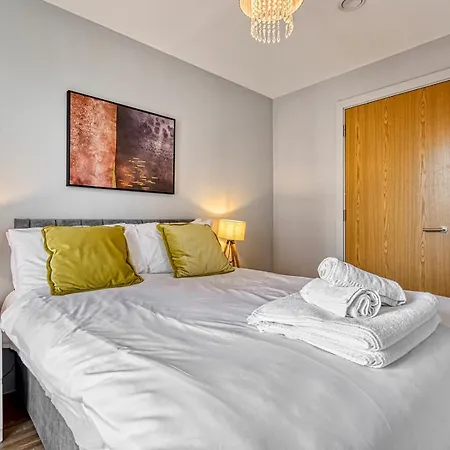 Beautiful Luxury By Media & Man Utd - Pass The Keys *